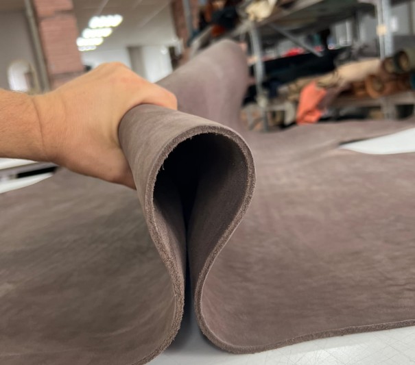 Чепрак (Горький шоколад), без финиша, 4.0 + мм, средний размер 180-200 дм²