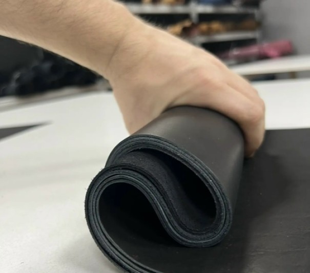 Кожа форматами (Краст черный), 1.2-1.6 мм, без финиша, формат А2, А3, А4