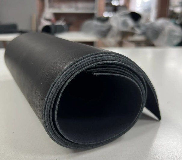 Кожа форматами (Краст черный), 1.2-1.6 мм, без финиша, формат А2, А3, А4